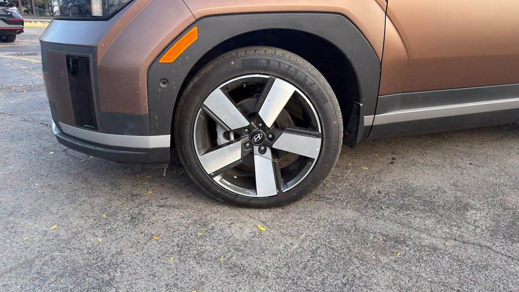 Additional photo of vehicle.
