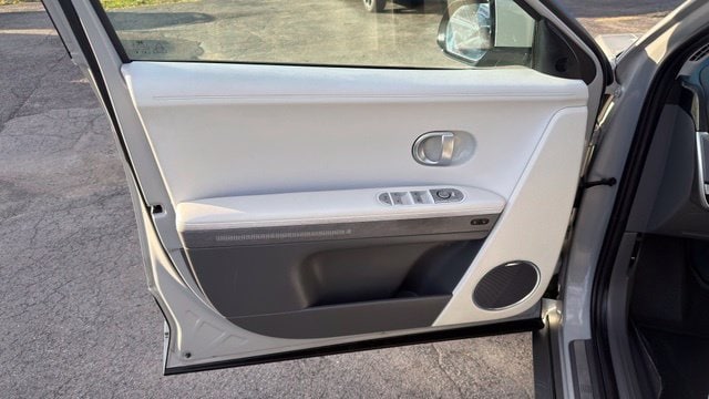 Additional photo of vehicle.