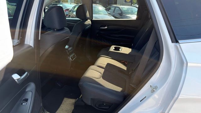 2023 Hyundai Santa Fe SE - Photo 17