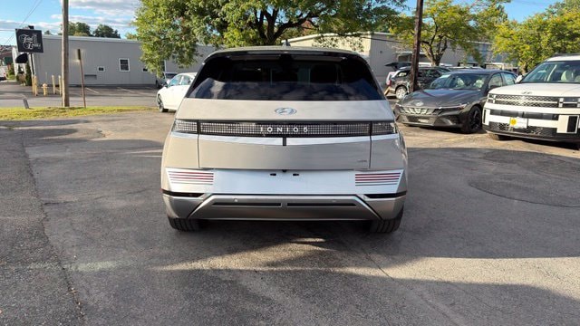 Additional photo of vehicle.