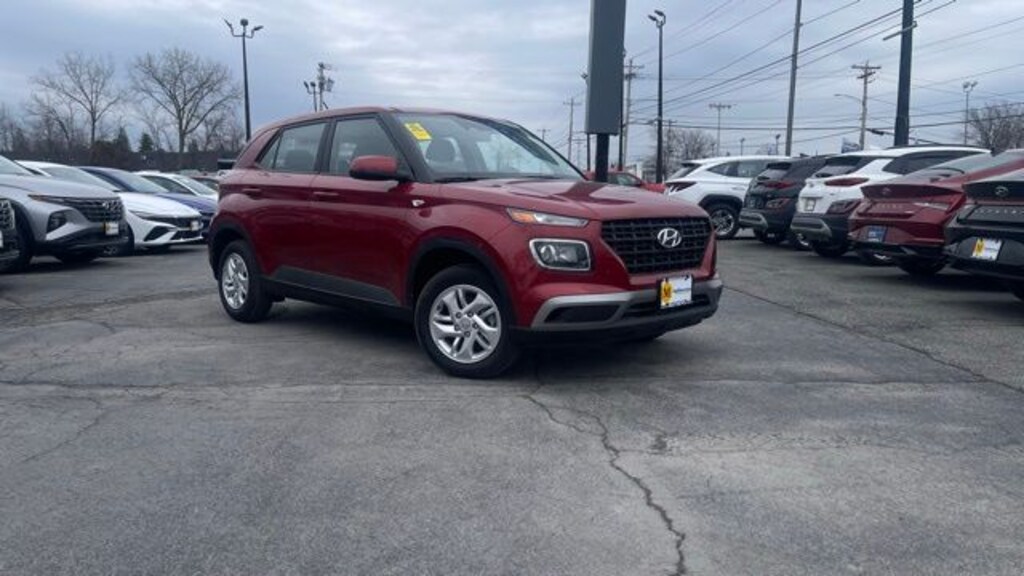 Used 2025 Hyundai Venue SE SUV