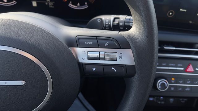 2025 Hyundai Tucson SE - Photo 16