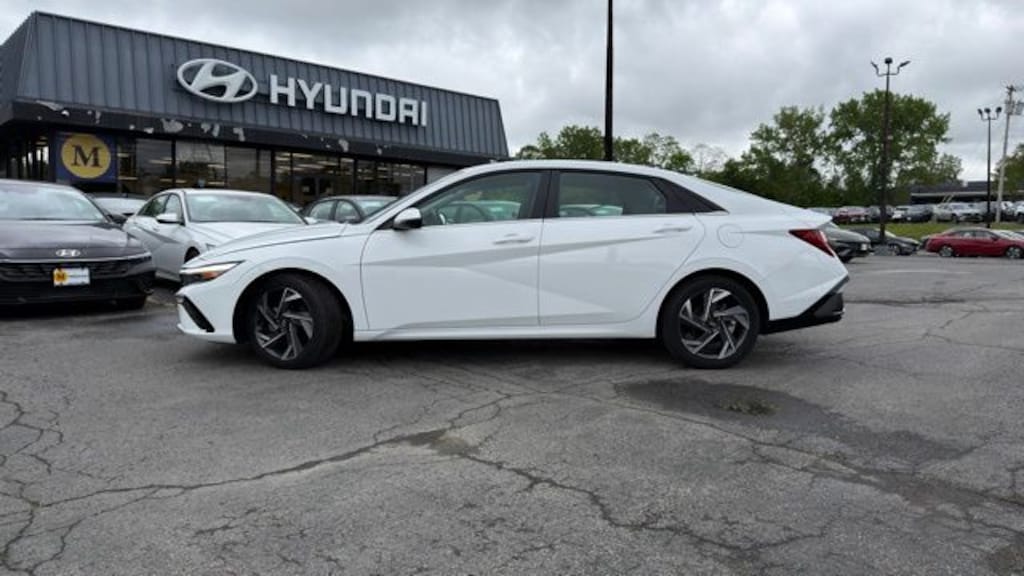 Certified 2025 Hyundai Elantra Limited Sedan