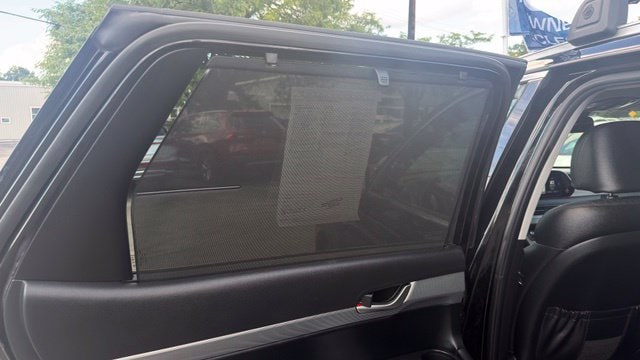 Additional photo of vehicle.