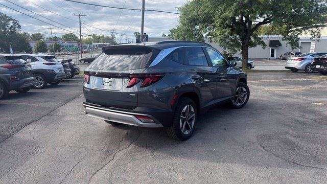 Additional photo of vehicle.