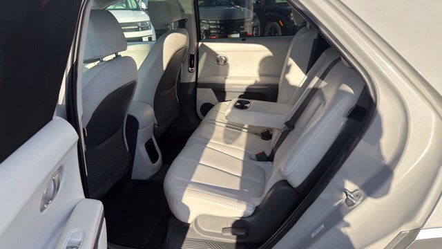 Additional photo of vehicle.
