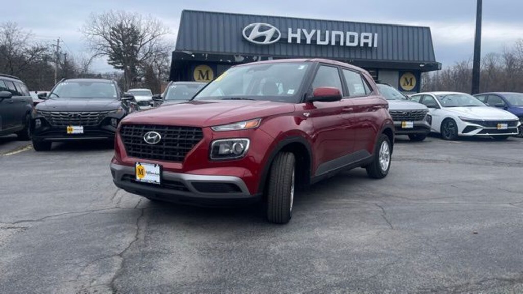 Used 2025 Hyundai Venue SE SUV