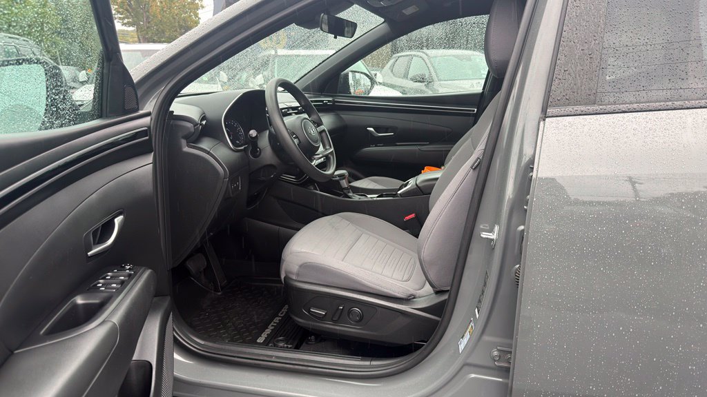 Additional photo of vehicle.