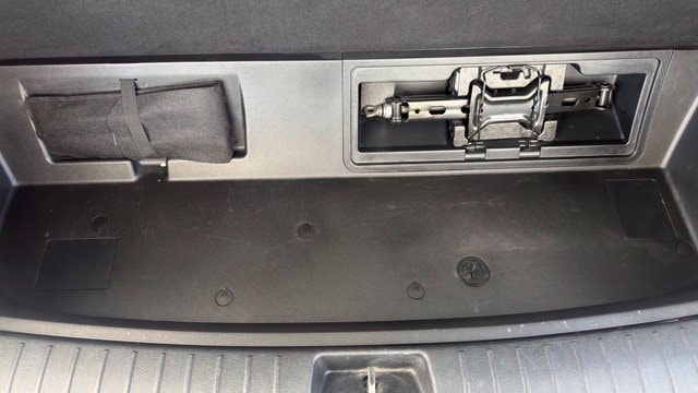 Additional photo of vehicle.