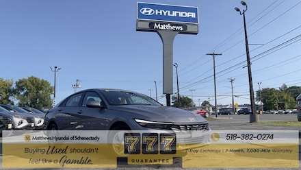 2025 Hyundai Elantra SE Sedan