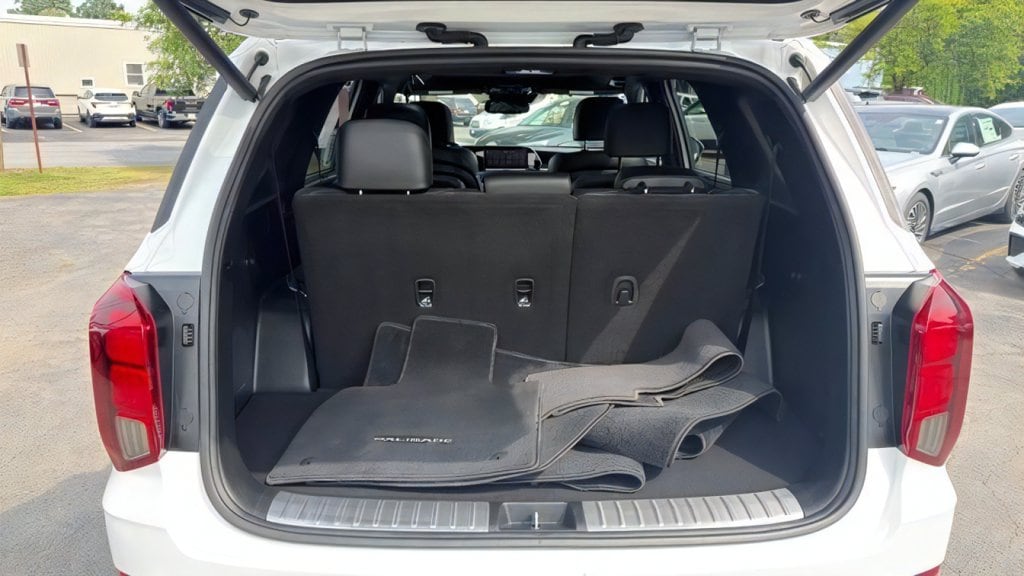 Additional photo of vehicle.