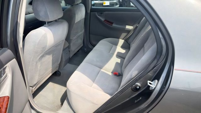 Additional photo of vehicle.