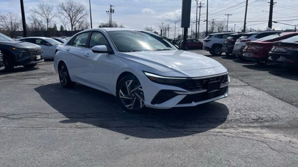 Certified 2025 Hyundai Elantra SEL Convenience Sedan
