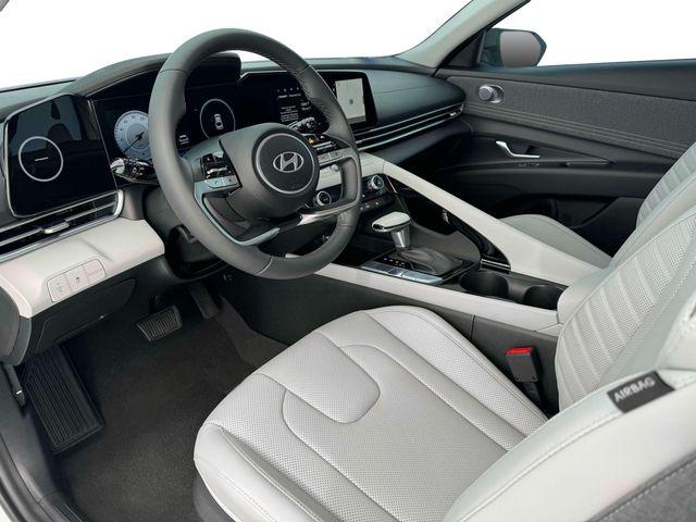 Additional photo of vehicle.