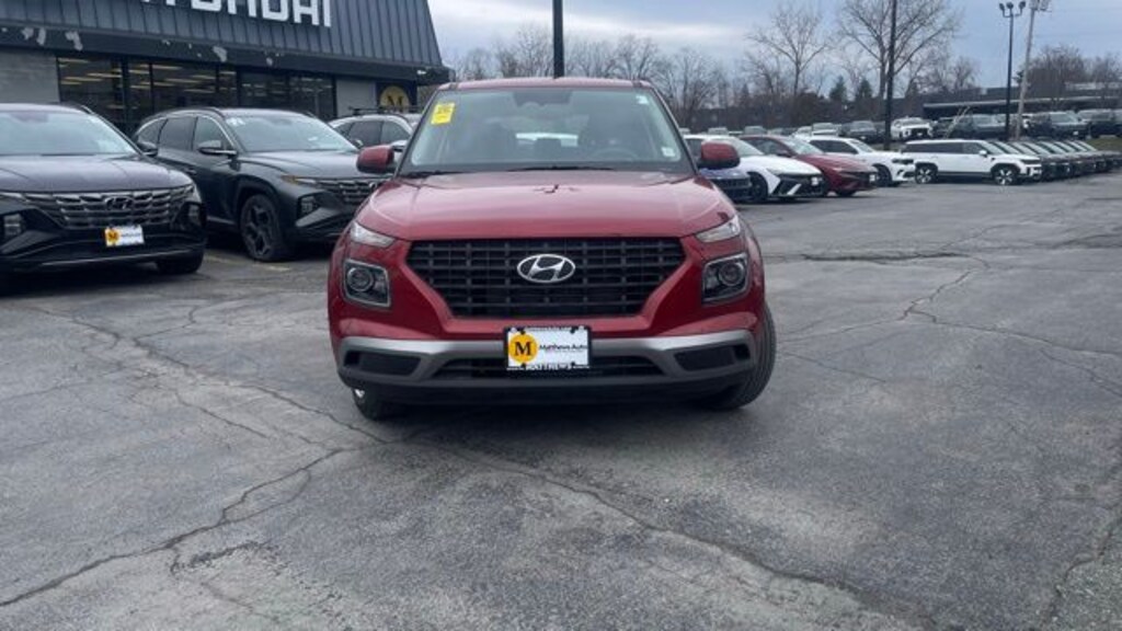 Used 2025 Hyundai Venue SE SUV