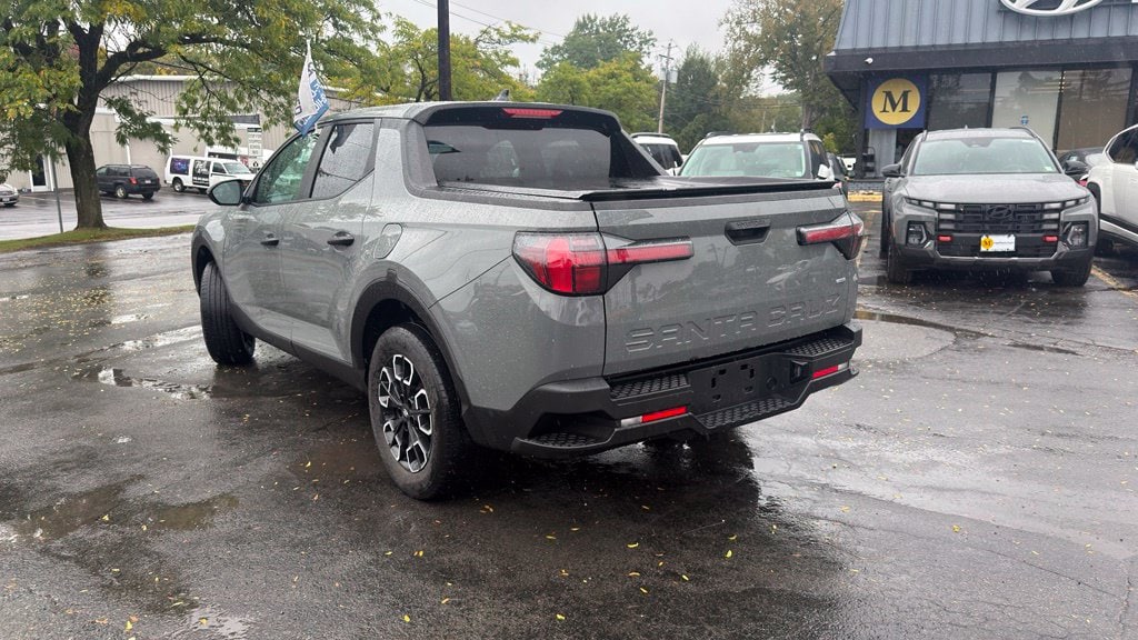 Additional photo of vehicle.