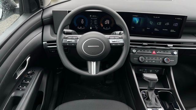 2025 Hyundai Tucson SE - Photo 16