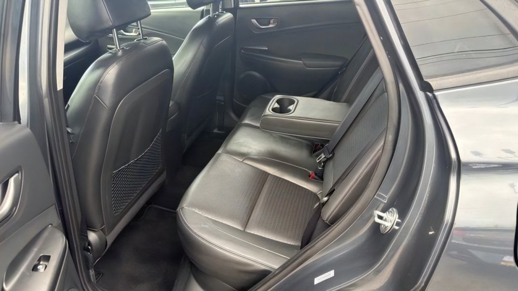 Additional photo of vehicle.