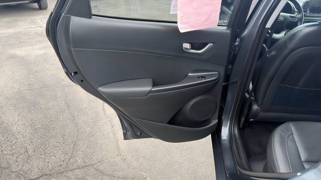 Additional photo of vehicle.
