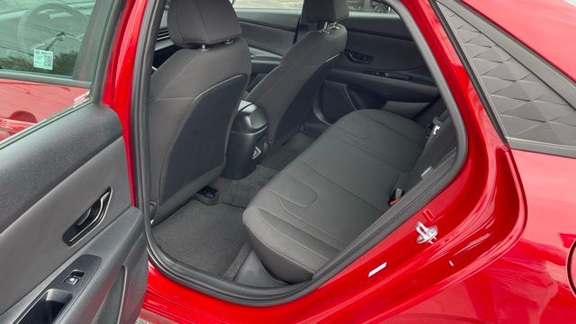 2025 Hyundai Elantra SEL - Photo 13