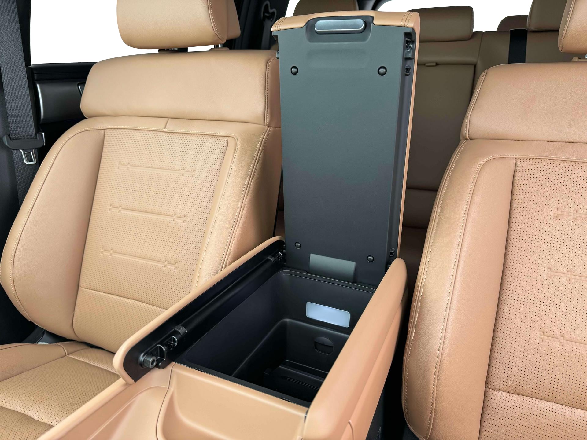 2025 Hyundai Santa Fe Limited - Photo 18