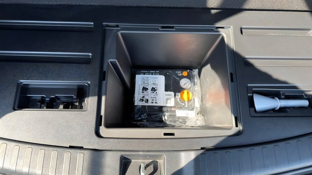 Additional photo of vehicle.