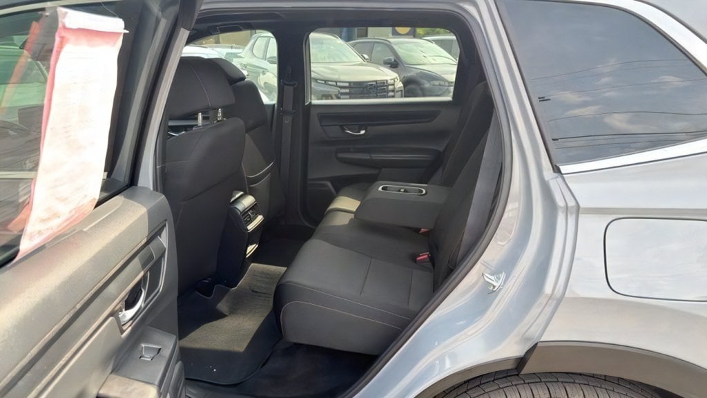 Additional photo of vehicle.