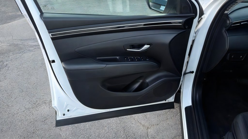 Additional photo of vehicle.