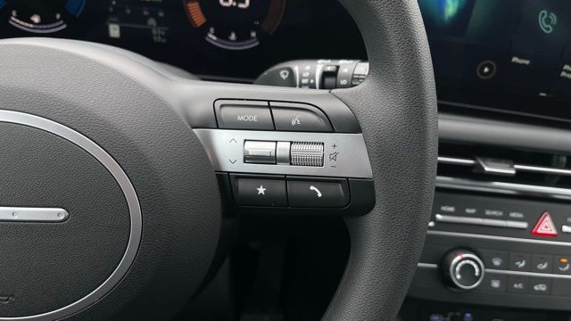 2025 Hyundai Tucson SE - Photo 17