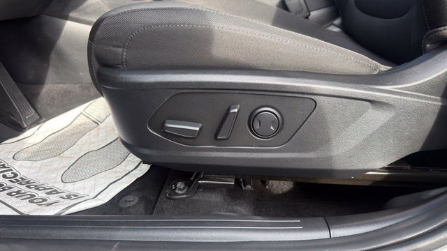 Additional photo of vehicle.