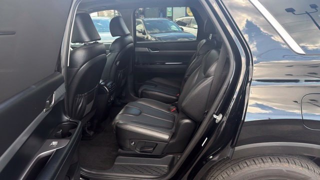 Additional photo of vehicle.
