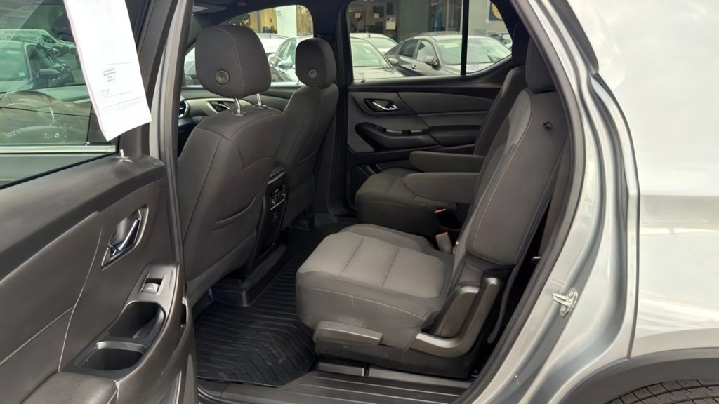 Additional photo of vehicle.