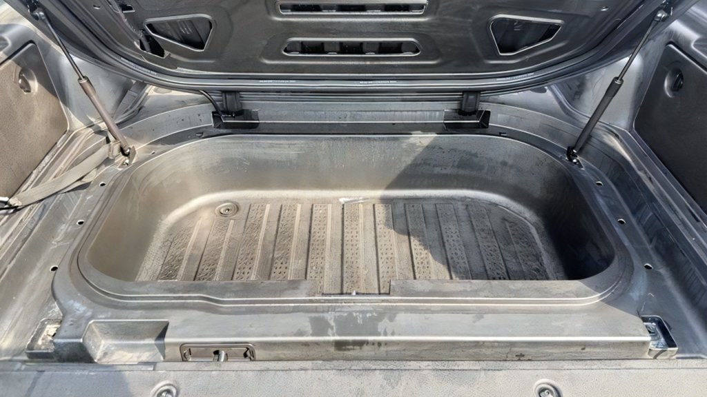 Additional photo of vehicle.