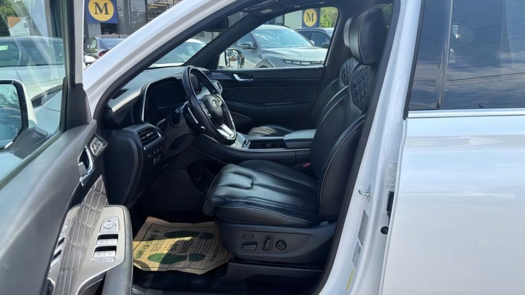 Additional photo of vehicle.
