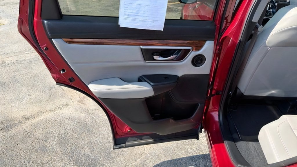 Additional photo of vehicle.