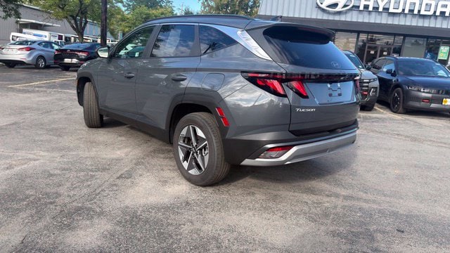Additional photo of vehicle.