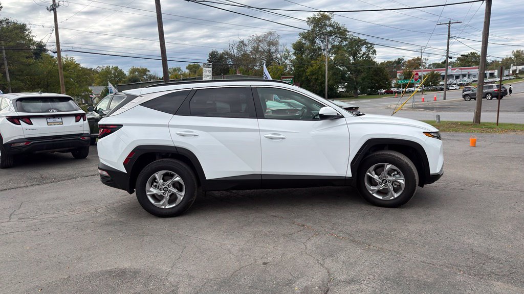 Additional photo of vehicle.