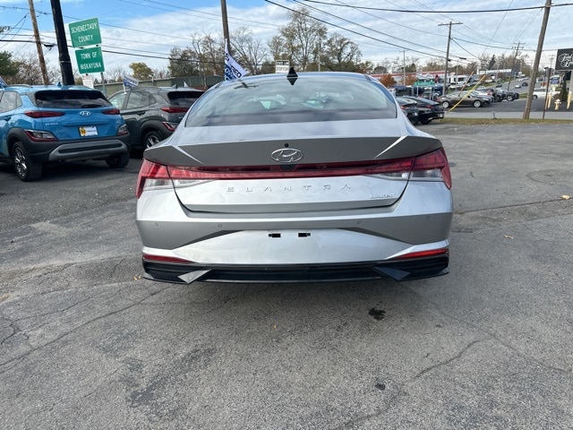 2022 Hyundai Elantra Limited photo 4