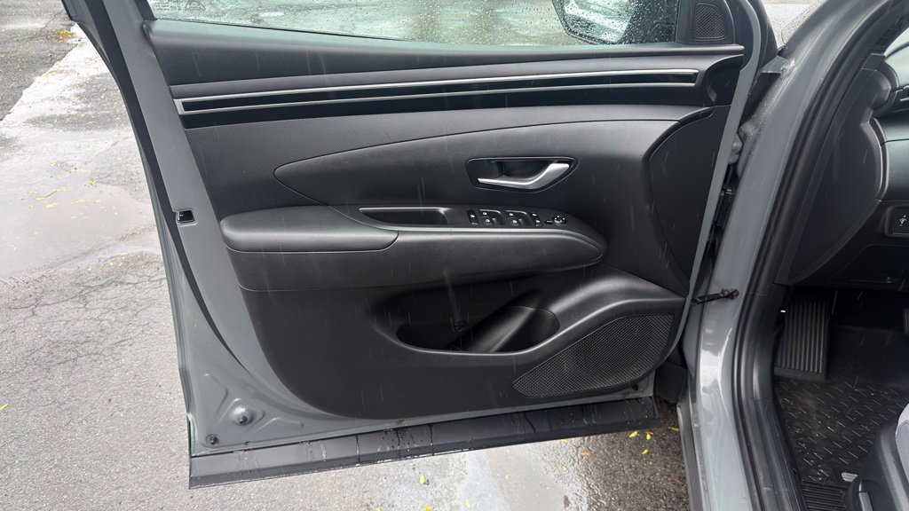 Additional photo of vehicle.