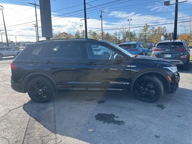 2024 Volkswagen Tiguan SE R-Line Black photo 2