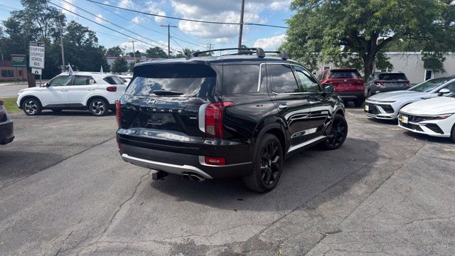 Additional photo of vehicle.