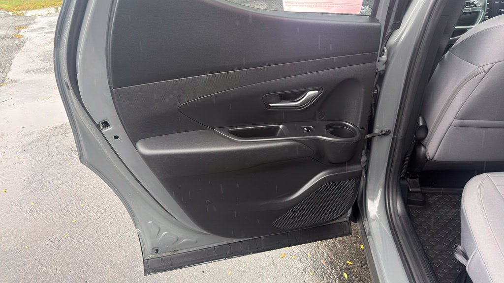 Additional photo of vehicle.