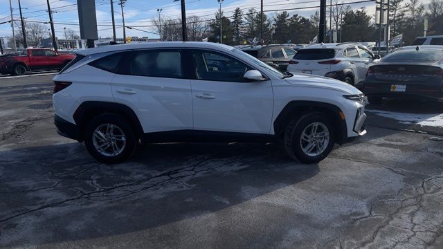 2025 Hyundai Tucson SE - Photo 10