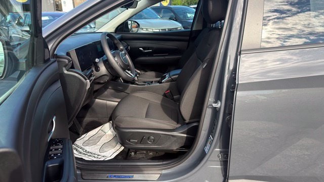 Additional photo of vehicle.