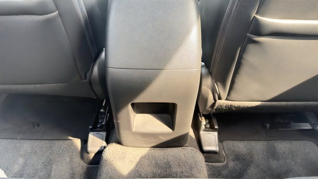 Additional photo of vehicle.