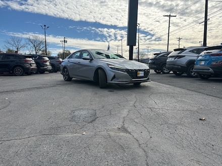2022 Hyundai Elantra Limited Sedan
