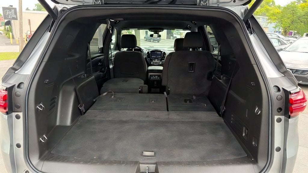 Additional photo of vehicle.
