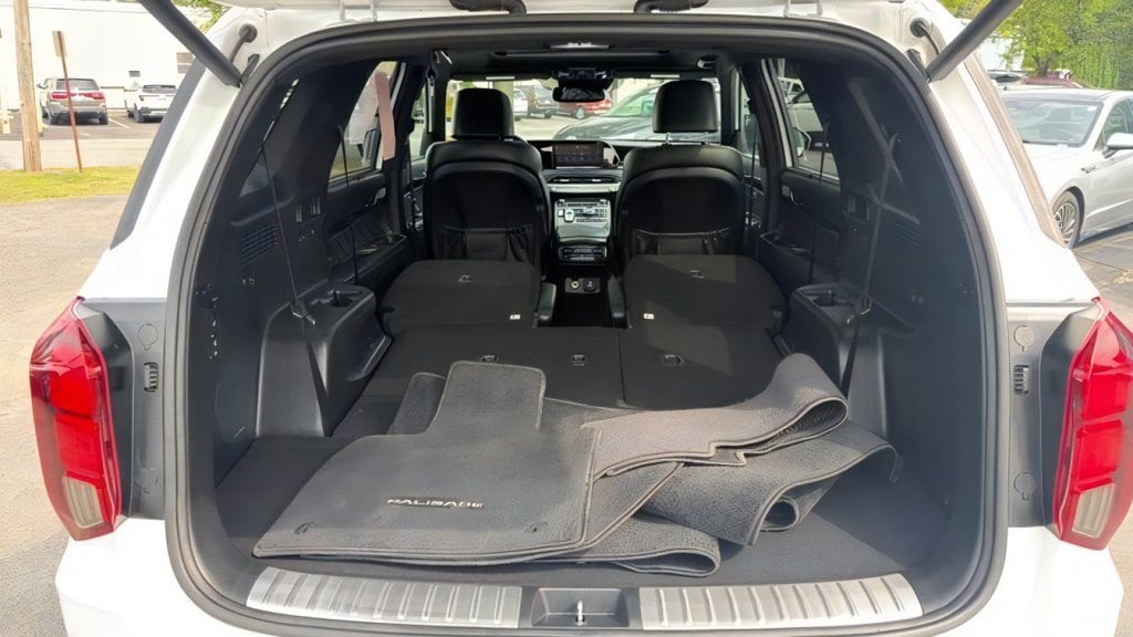 Additional photo of vehicle.