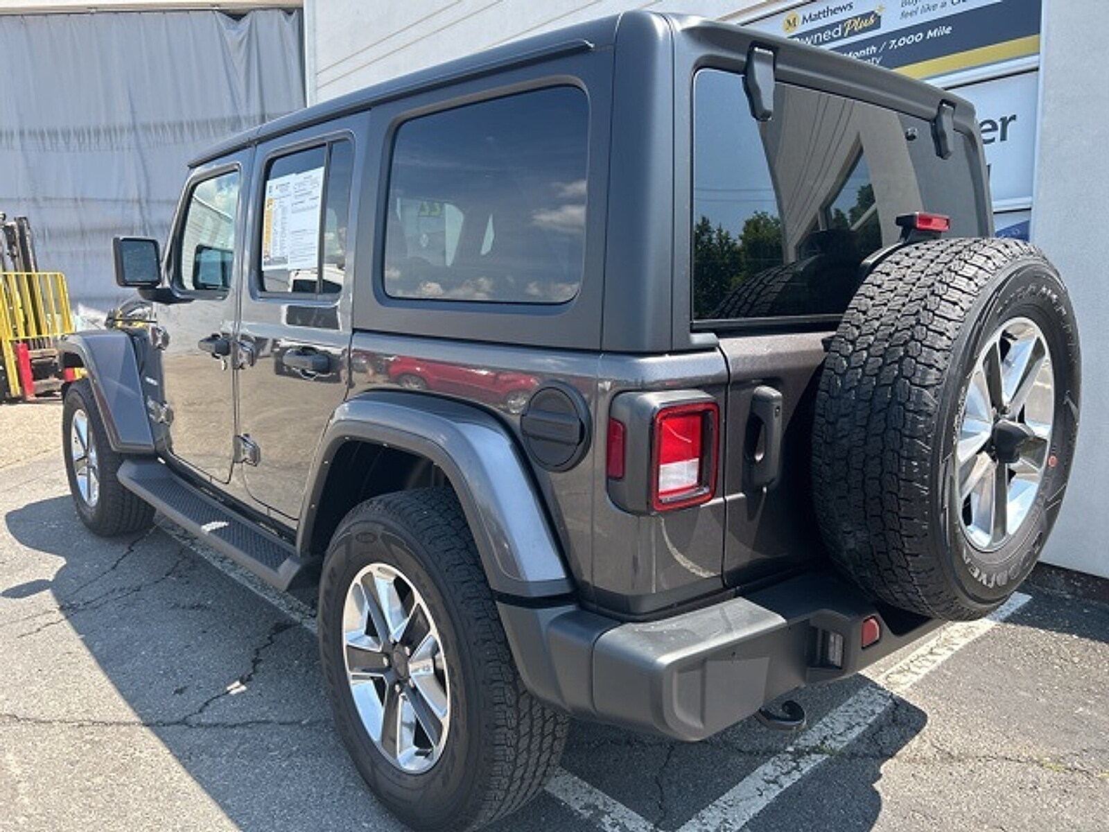 2022 Jeep Wrangler Unlimited Sahara photo 3