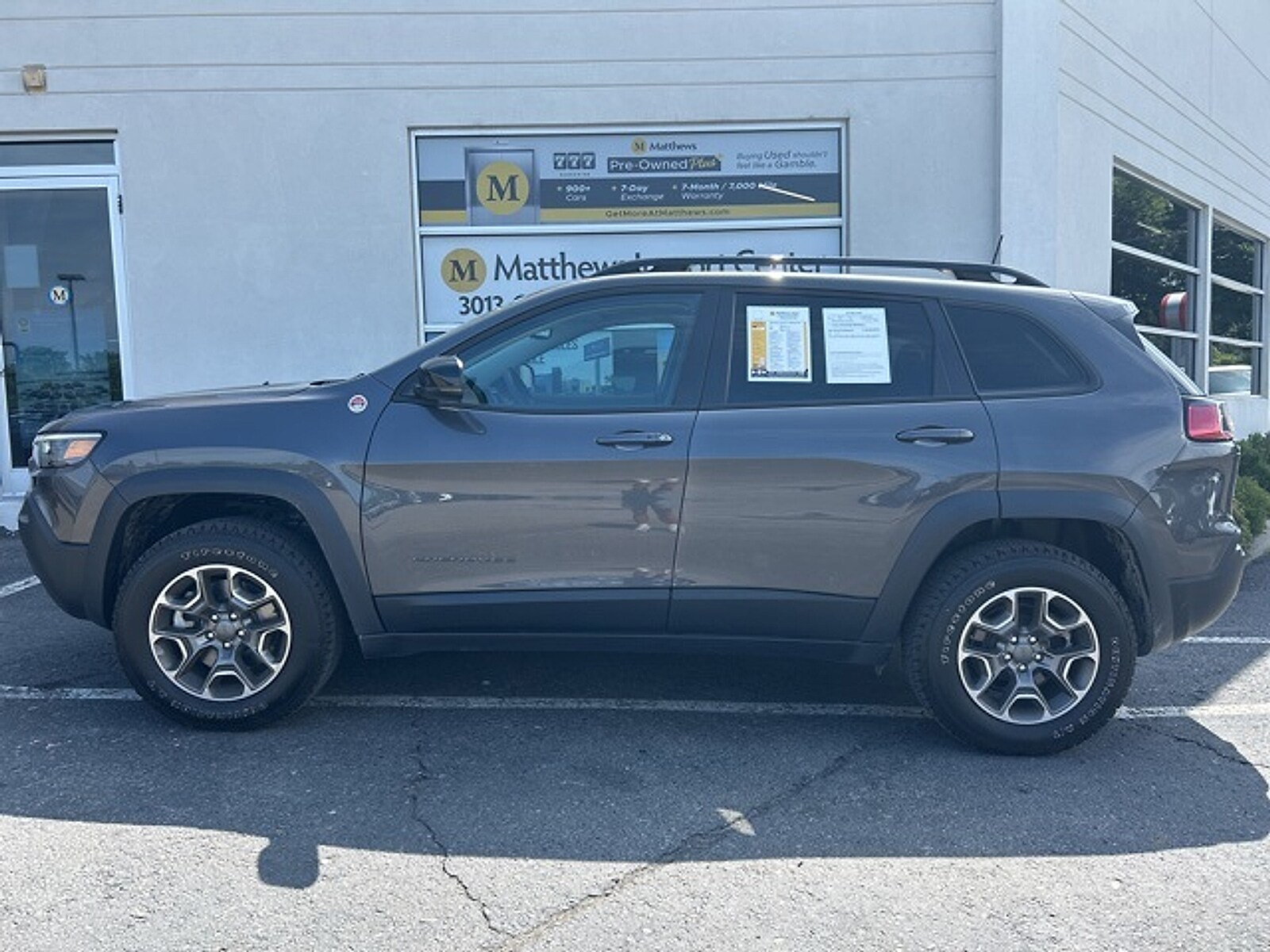 2022 Jeep Cherokee Trailhawk photo 2